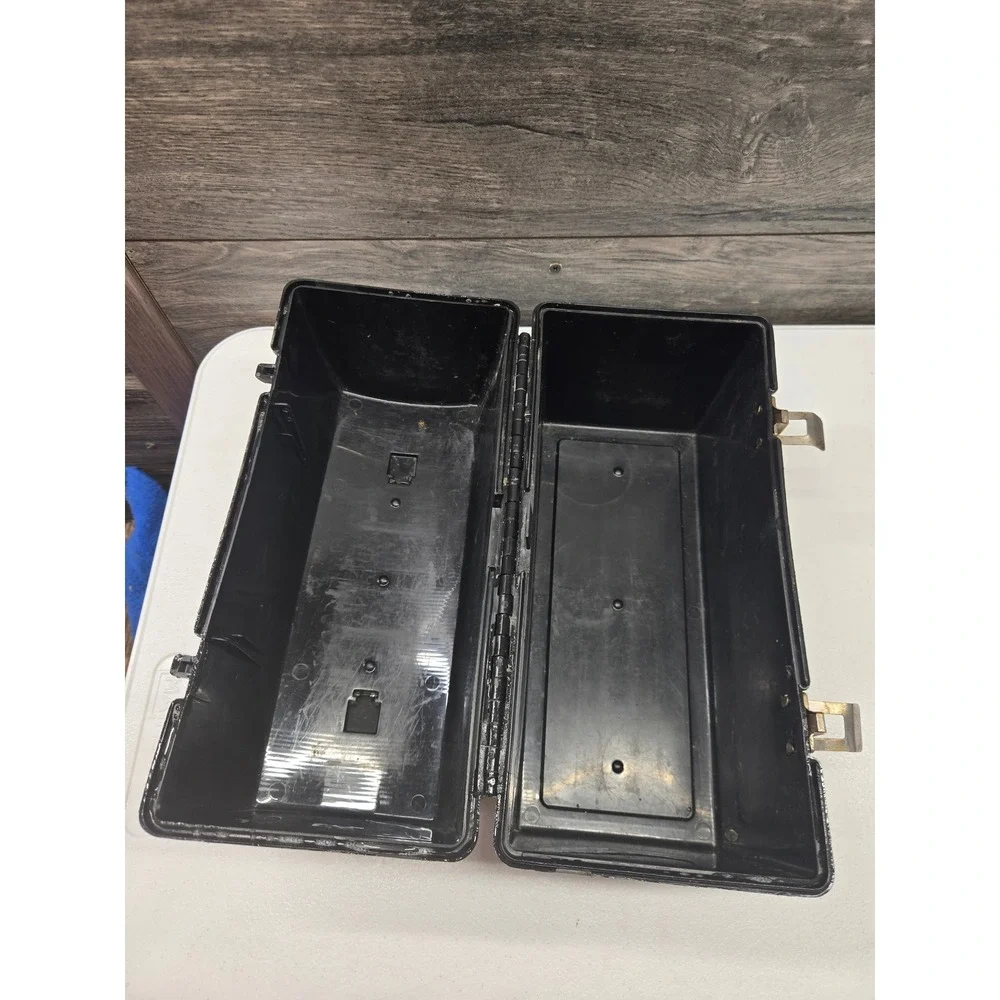 Vintage Aladdin Industries Black Plastic Lunch Box‎ Utility Case Metal Latches